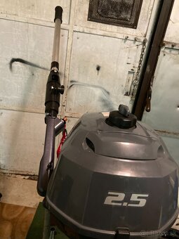 Predám Lodný motor Yamaha 2,5 - 4