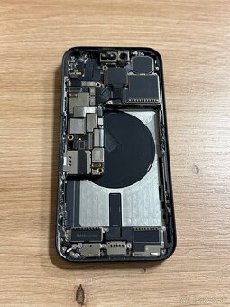 Predam Apple iPhone 15 PRO 128GB Black na Náhradné Diely - 4