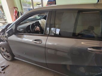 Mercedes Benz B 200 D - 4