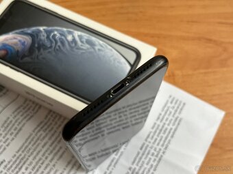 Apple iPhone XR 64GB - 4