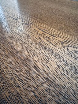 Predám masívny dubový stolík - 4