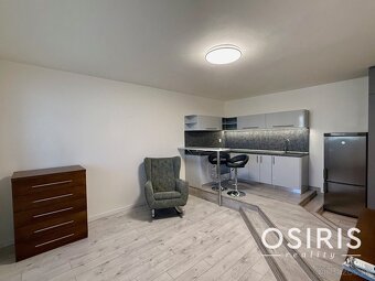 Pekný 2 izbový byt s veľkou zasklenou loggiou - 4