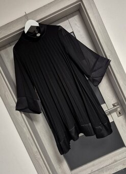 Plisované elegantné šaty UNI - 4