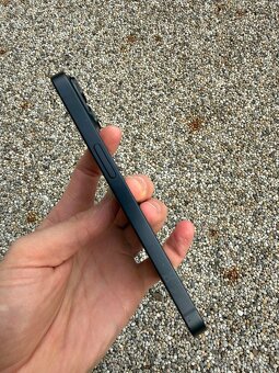 IPhone 14 - baterie 100% - 4