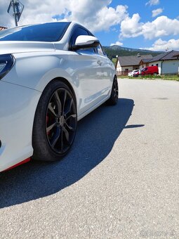 Predám Hyundai i30 Fastback - 4