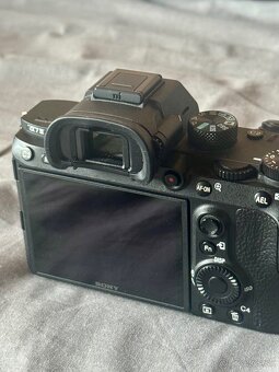 Predám full-frame bezzrkadlovku Sony (Alpha) A7 III - Telo - 4