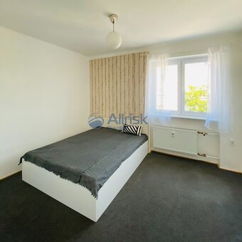 Zariadený 3-izbový byt s balkónom do prenájmu na P.Pázmáňa - 4