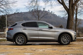 Alfa Romeo Stelvio 2021 - 4