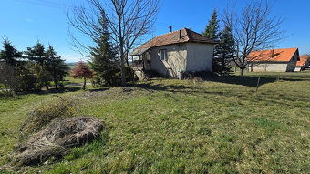 Domček v Žemberovciach spolu s pozemkom o výmere 3778 m2 - 4