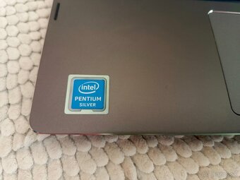 Mini Notebook / Tablet PC Lenovo Yoga 330-11IGM s novým SSD - 4