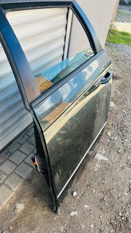 Predám ľavé zadné dvere na VW Passat B6 - 4