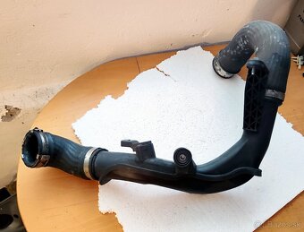 Tlaková rúrka intercooler - 5N0145770A - 4
