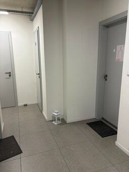 Na prenájom komerčný priestor-kancelária, služby - 4