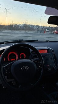 KIA ProCeed 2009 77kw Čierna metalíza - 4