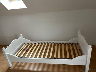 Drevená posteľ s matracom - 4
