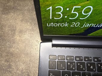 ASUS Vivobook 15 - 4