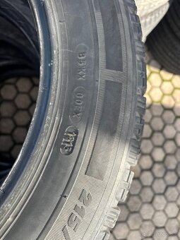 Predám zimné pneumatiky Michelin 215/60R17 - 4