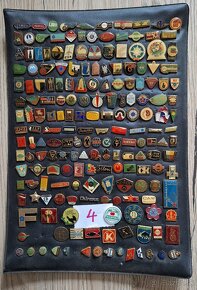 Zbierka rôznych odznakov v počte 1959 kusov. - 4
