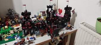 Predám LEGO Knights Kingdom Vladek's Dark Fortress 8877 200 - 4