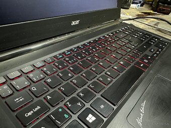 Acer aspire nitro V - 4