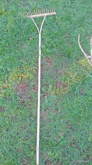 Starožitné gazdovské náradie hrable vidly koryto ule - 4