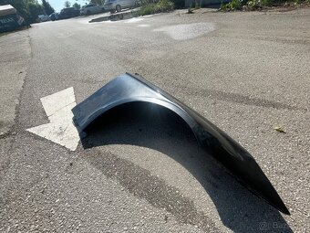 Pravý predný blatník Mercedes CLS w219 c219 - 4