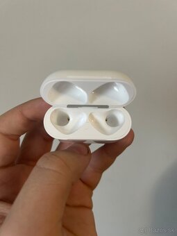 Predám nabíjacie púzdro pre Apple AirPods 4 - 4