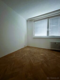 Veľký a slnečný 3 izbový byt s balkónom, Na Lúkach, Levice - 4