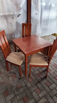 Jedálenský stôl z masívu + 4x stolička - 4