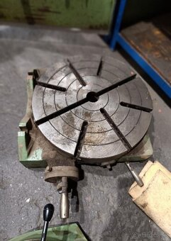 Nástrojářská frézka TOS FNGJ 32(7979) - 4