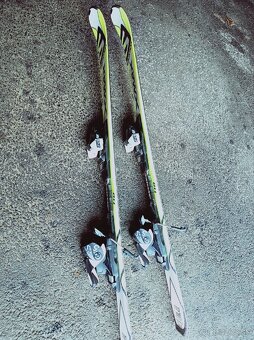 Predám detské Salomon lyže 110 - 4