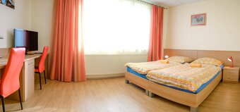 Na predaj: Zabehnutý penzión v centre Trenčína s parkoviskom - 4