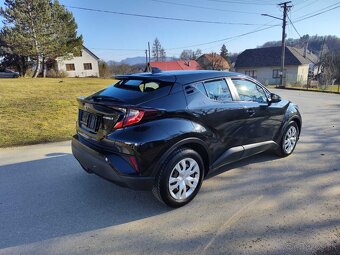 Toyota C-HR 1.8 Hybrid E-CVT rok 2021 - 4