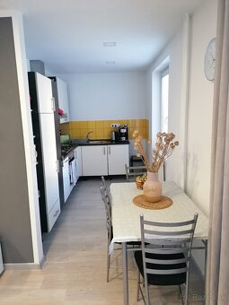 PRENÁJOM 2 IZBOVÝ BYT V BLÍZKOSTI CENTRA V TRNAVE - 4