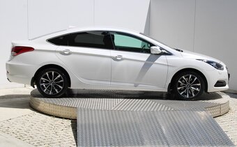HYUNDAI i40 Business 1,7 CRDi 104 kW A/T - 4
