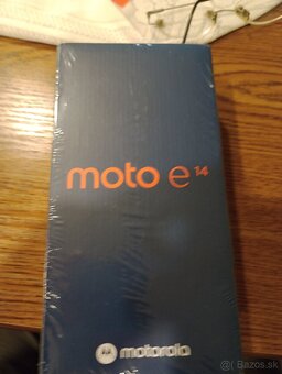 Ponúkam na predaj mobilny telefón Motorola Moto E14 - 4