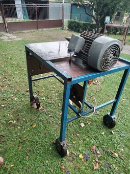 Predám kužeľová štiepačka na drevo 5,5 KW - 4