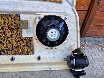 Zadné plato s reproduktormi BMW E46 51468289514 - 4