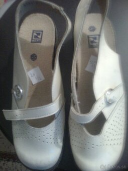 ČEPCE  ŠATKA   TOPÁNKY  A  INÉ - 4