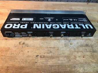 Predzosilňovač Behringer MIC2200 - 4