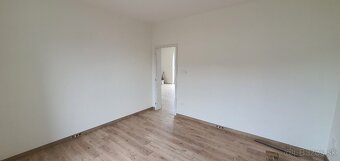 SKOLAUDOVANÉ Na predaj 3 a 4 izb. RD, Red oak, Lužianky - 4