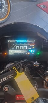 Aprilia Tuono V4 Factory - 4