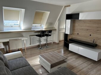 Slnečný podkrovný 2 izb. byt - Žilina, Hájik - 4