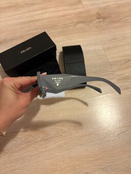 Prada PR 17WS slnečné okuliare - sivé (PR1) - 4