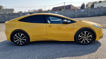 Toyota Prius 2.0 Plug-in Hybrid e-CVT za 34.990 € s DPH - 4