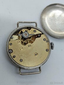 Predám funkčné starožitné náramkové hodinky FATHMA - 4
