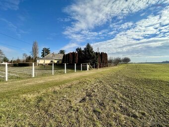NA PREDAJ: ZÁHRADA, JAHODNÁ - 1500M2 - 4