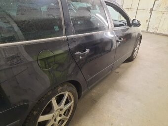 Rozpredam Volkswagen Passat B6 2,0tdi 103kw farba cierna - 4