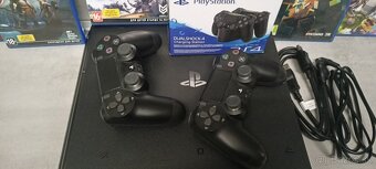 PlayStation 4 - 4