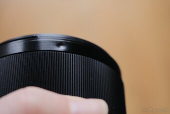 SONY FE 85mm F/1.8 - 4